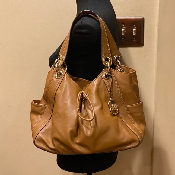 Michael Kors Ludlow Shoulder Hobo Bag. Pecan